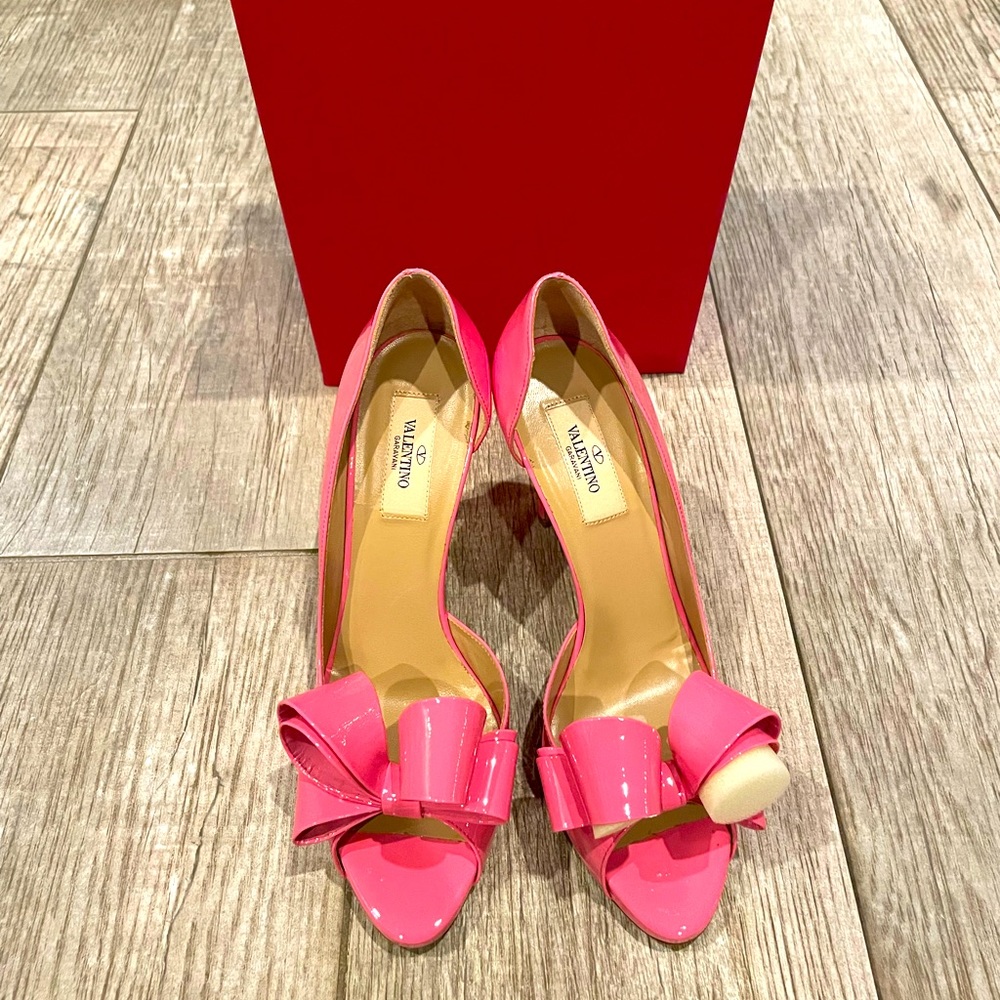 New! Valentino d’Orsay peep toe pump!